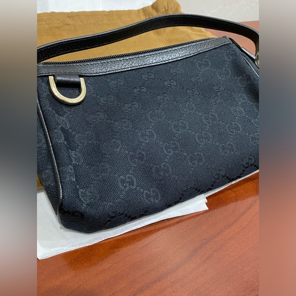 Like New Authentic Gucci GG Canvas with leather trim small shoulder bag - Picture 4 of 11